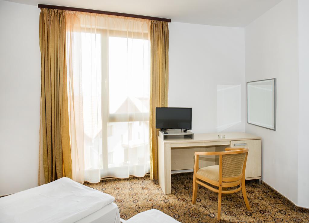 Aseltur Brasov Hotel ภายนอก รูปภาพ