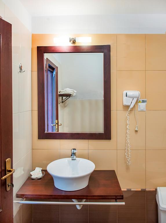 Aseltur Brasov Hotel ภายนอก รูปภาพ