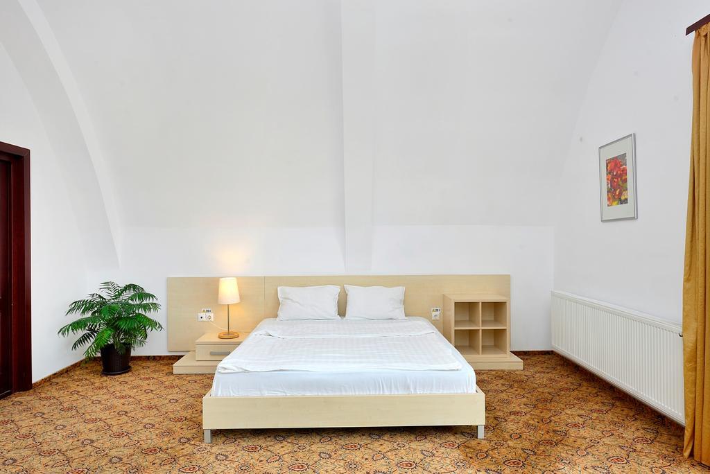 Aseltur Brasov Hotel ภายนอก รูปภาพ
