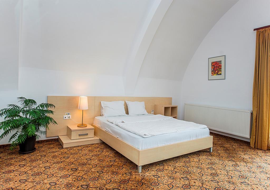 Aseltur Brasov Hotel ภายนอก รูปภาพ