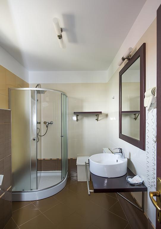 Aseltur Brasov Hotel ภายนอก รูปภาพ