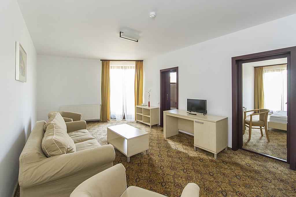 Aseltur Brasov Hotel ภายนอก รูปภาพ