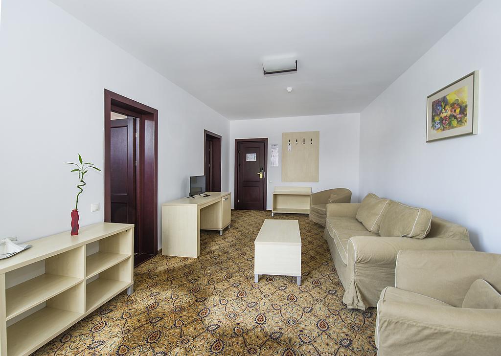 Aseltur Brasov Hotel ภายนอก รูปภาพ