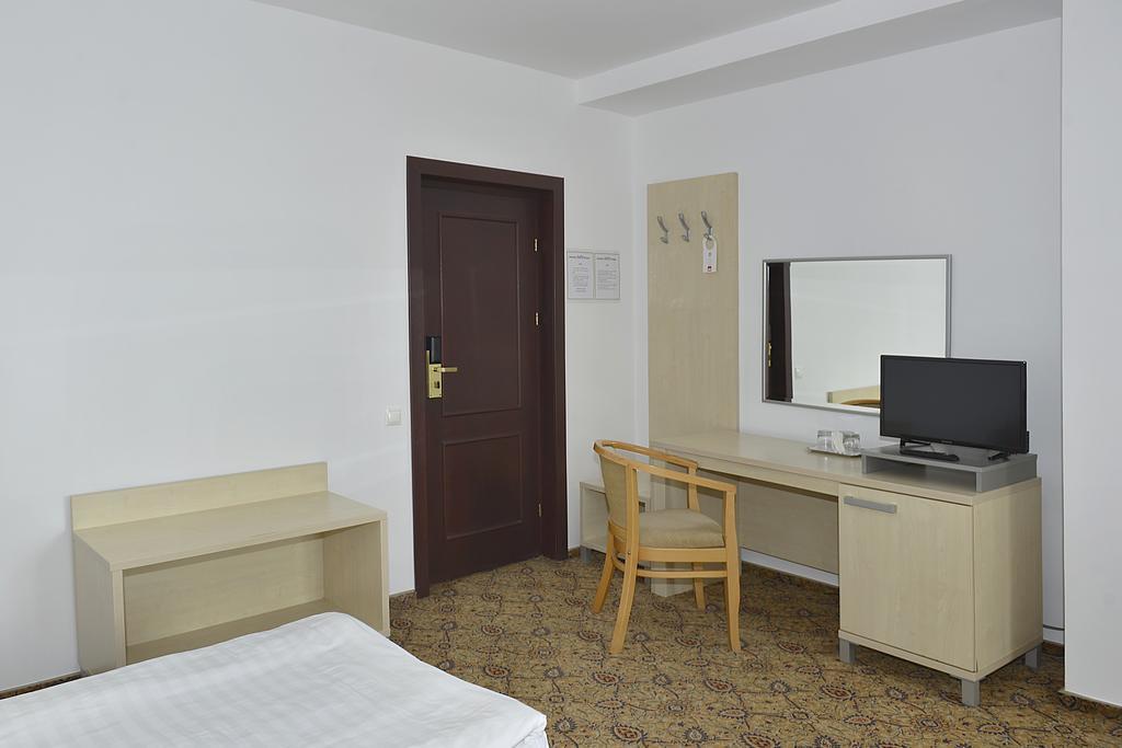 Aseltur Brasov Hotel ภายนอก รูปภาพ
