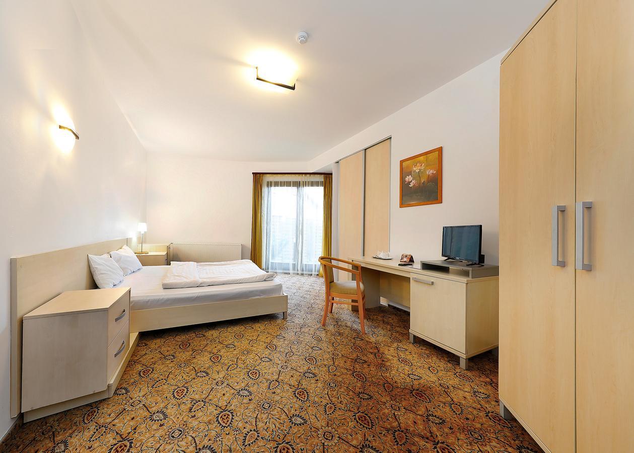 Aseltur Brasov Hotel ภายนอก รูปภาพ