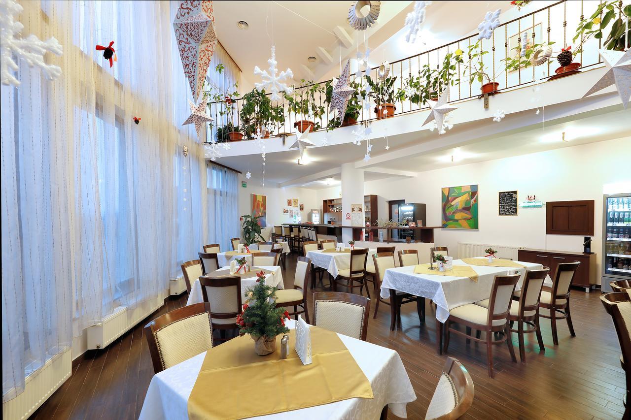 Aseltur Brasov Hotel ภายนอก รูปภาพ