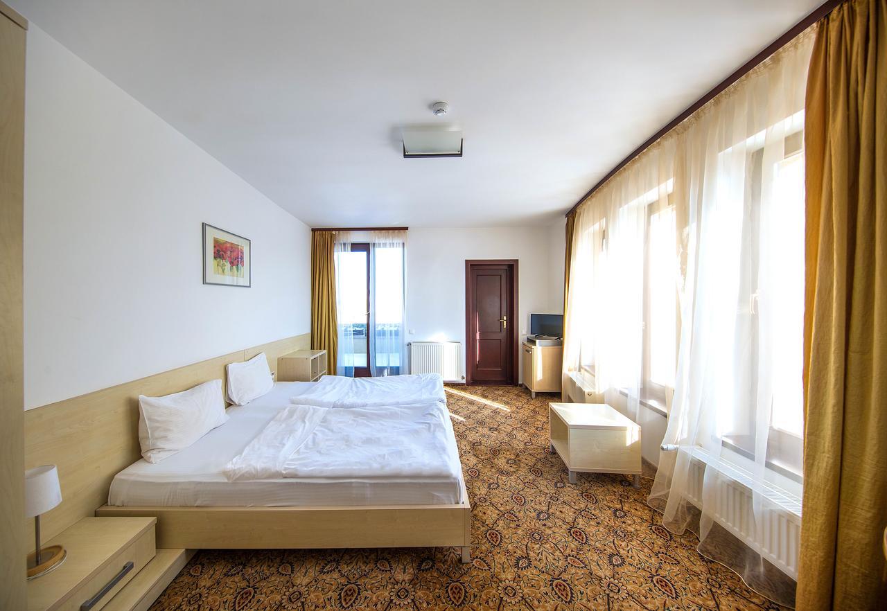 Aseltur Brasov Hotel ภายนอก รูปภาพ