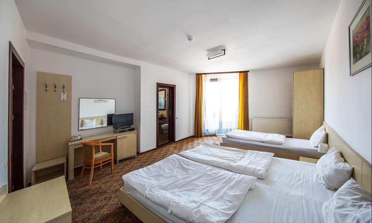 Aseltur Brasov Hotel ภายนอก รูปภาพ