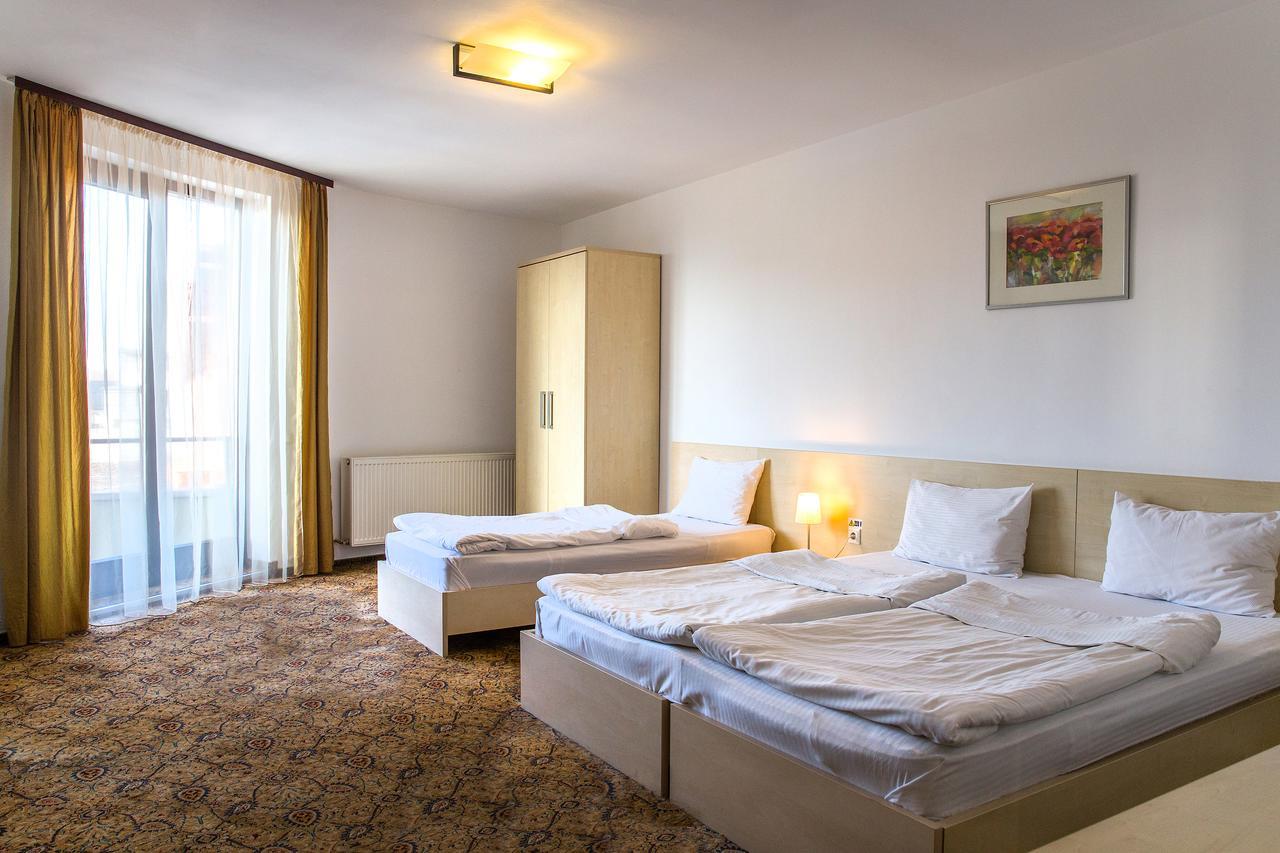 Aseltur Brasov Hotel ภายนอก รูปภาพ