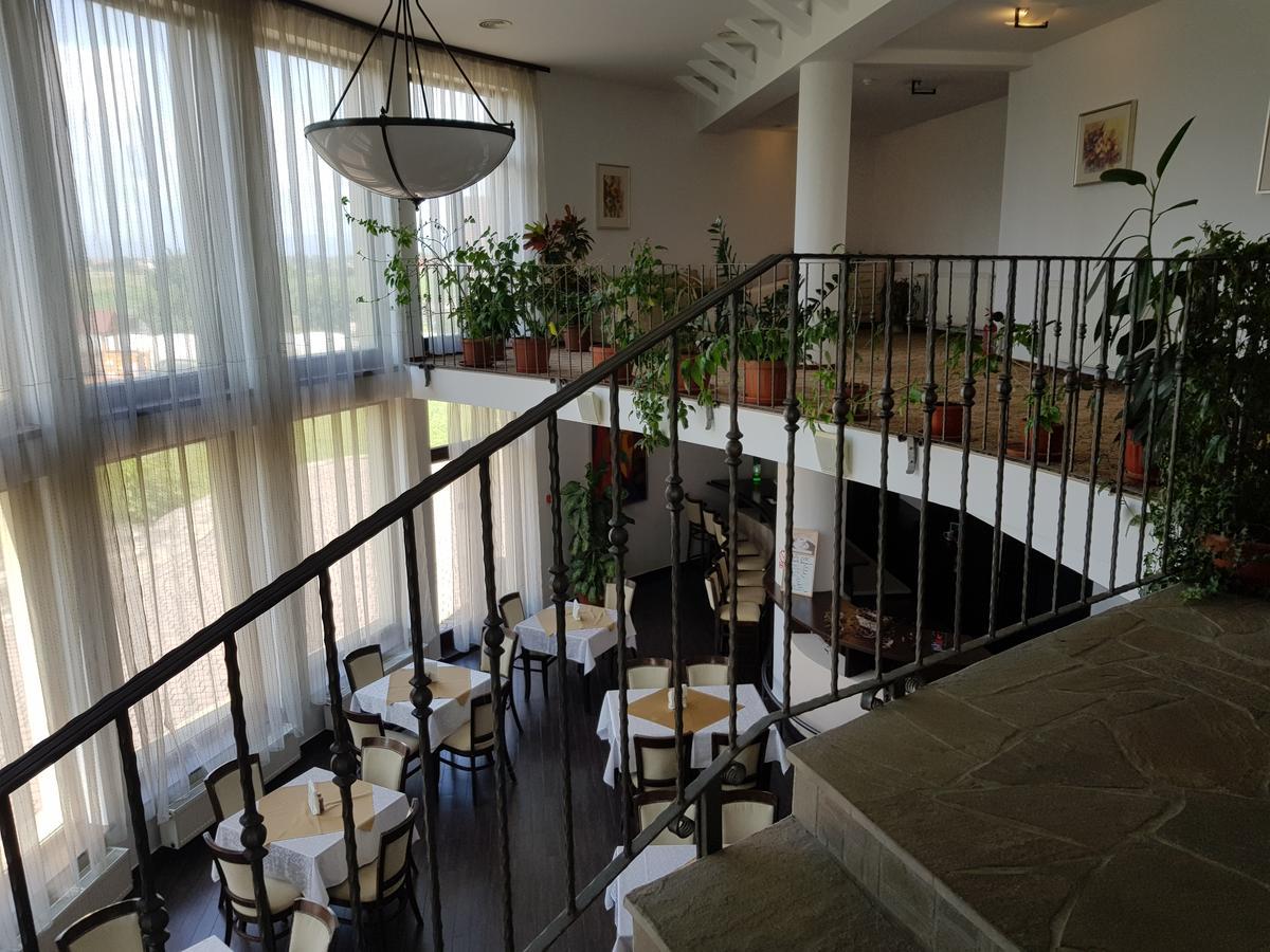 Aseltur Brasov Hotel ภายนอก รูปภาพ