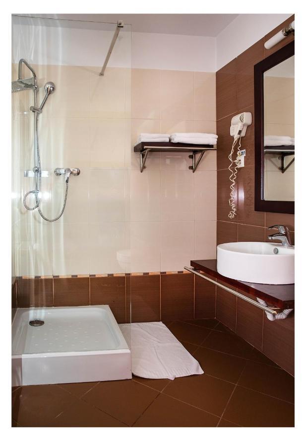 Aseltur Brasov Hotel ภายนอก รูปภาพ