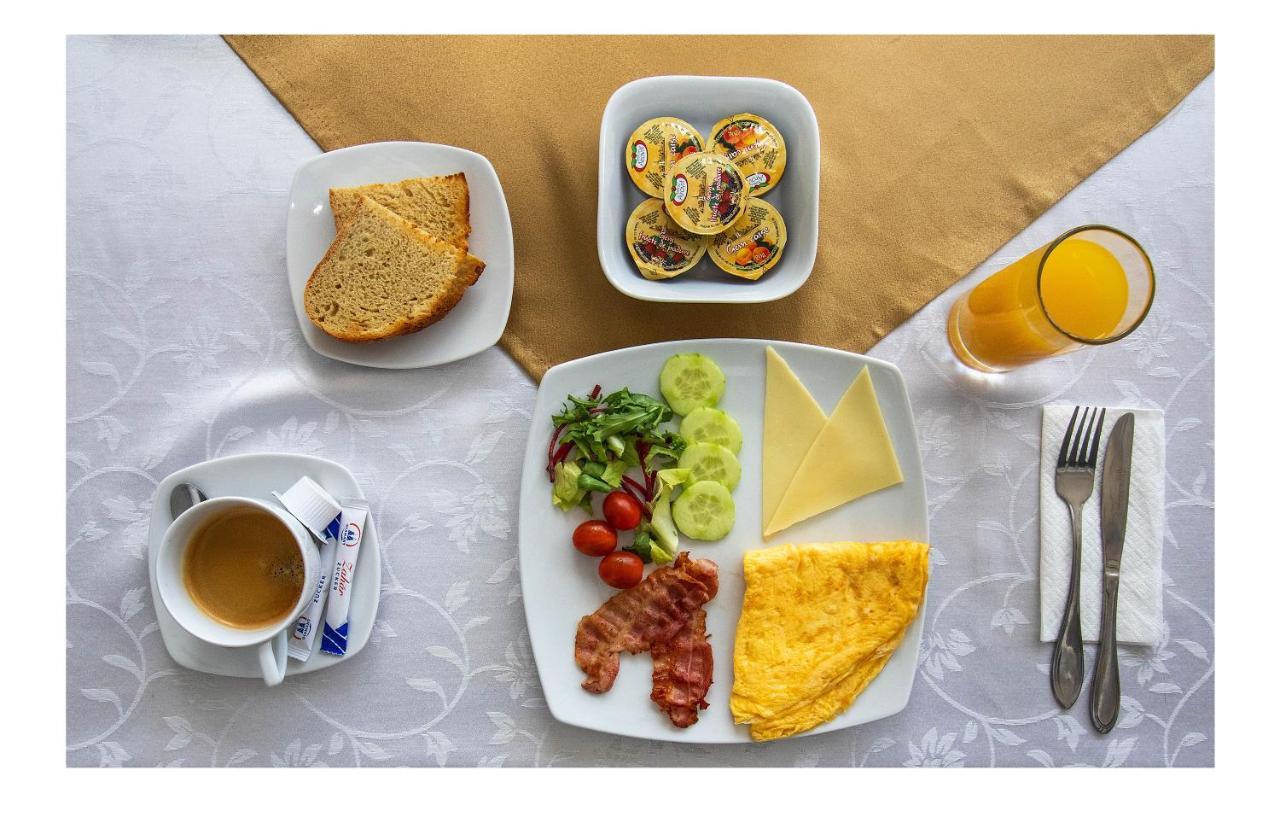 Aseltur Brasov Hotel ภายนอก รูปภาพ