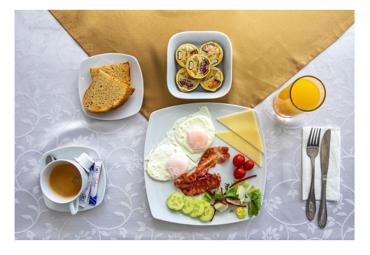 Aseltur Brasov Hotel ภายนอก รูปภาพ