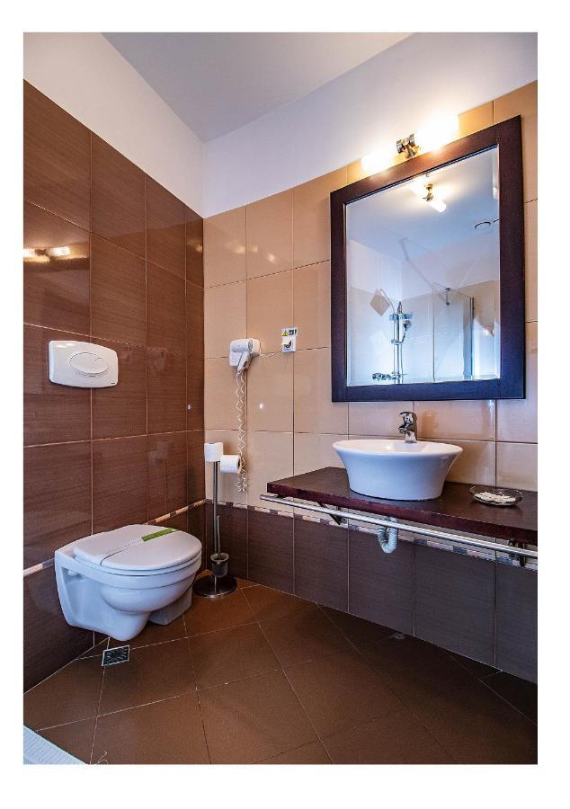 Aseltur Brasov Hotel ภายนอก รูปภาพ