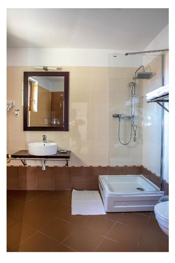 Aseltur Brasov Hotel ภายนอก รูปภาพ